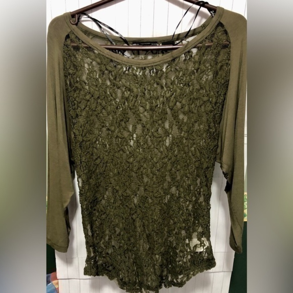 🧊Miss Me brand Olive color nylon sheer lace 3/4” sleeve top